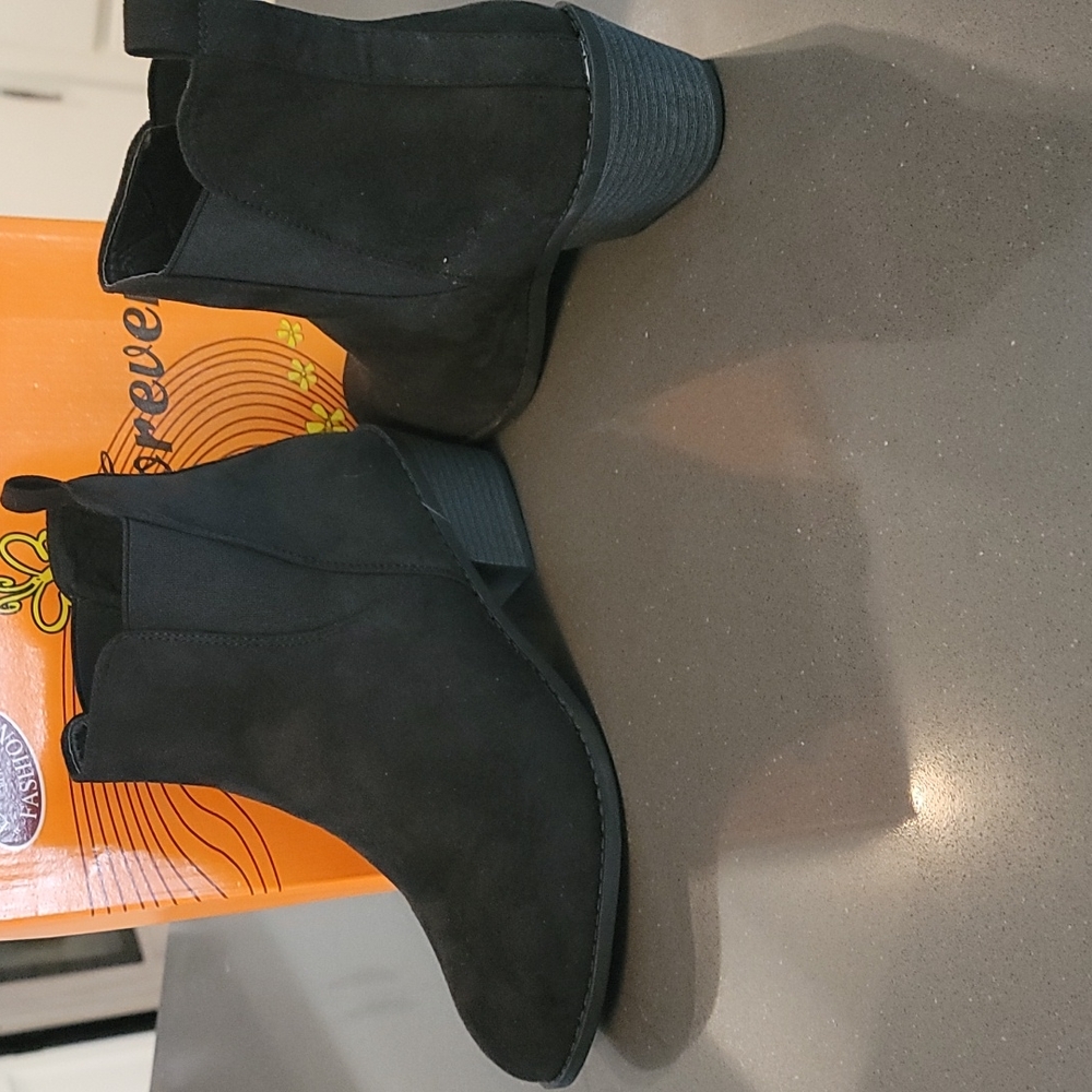Forever Black Spot Chelsea Ankle Booties 7.5